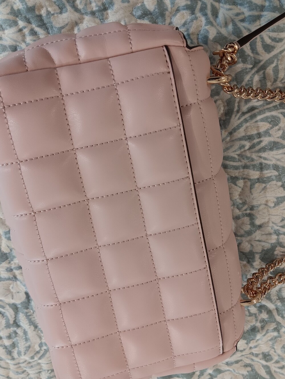 Michael Kors Blush Quilted Shoulder Bag with Gold Chain - Picture 8 of 10